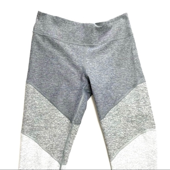 Outdoor Voices 3/4 Tri-tone Color Leggings in White with Gray - Picture 5 of 8